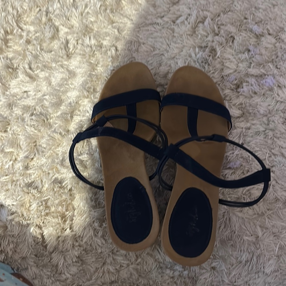 Navy heels